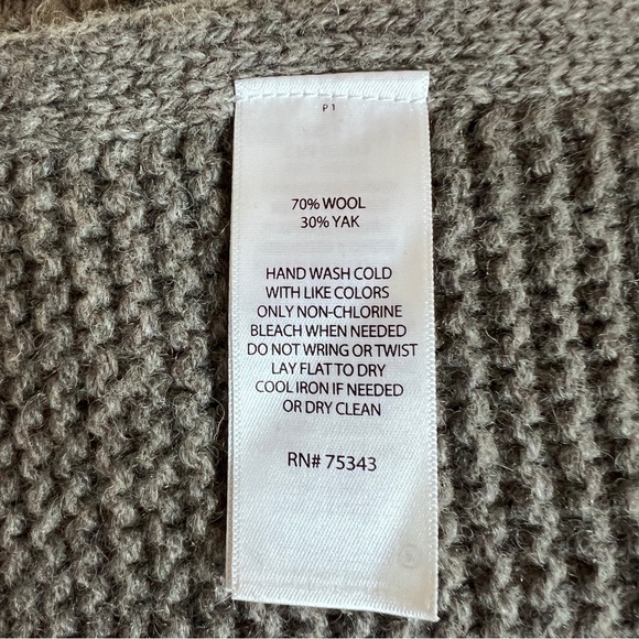 Max Studio taupe heather wool yak woman’s poncho/cape. One Size. - Picture 5 of 5